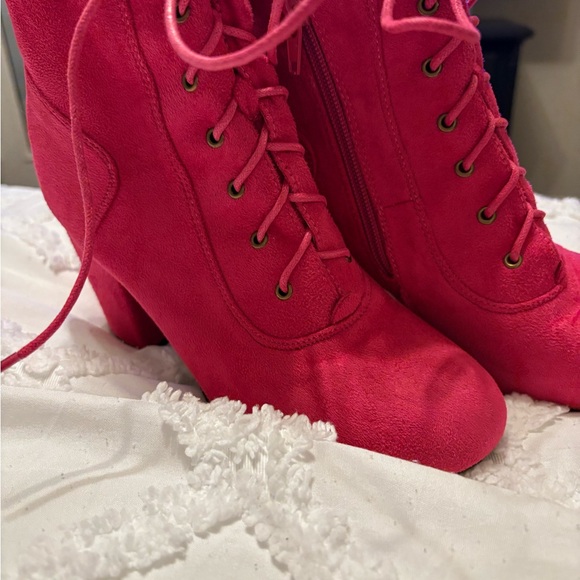 Size 8 hot pink suede boots - Picture 3 of 6